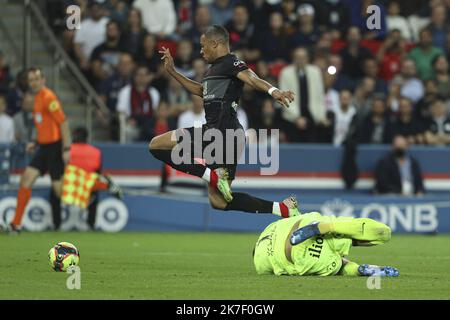 ©Sebastien Muylaert/MAXPPP - Kylian Mbappe von PSG kämpft während des Ligue 1-Spiels zwischen Paris Saint-Germain und Montpellier HSC im Parc des Princes in Paris, Frankreich, um den Ball. 25.09.2021 Stockfoto