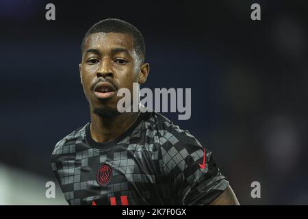 ©Sebastien Muylaert/MAXPPP - Presnel Kimpembe von PSG erwärmt sich vor dem Ligue 1-Spiel zwischen Paris Saint-Germain und Montpellier HSC im Parc des Princes in Paris, Frankreich. 25.09.2021 Stockfoto