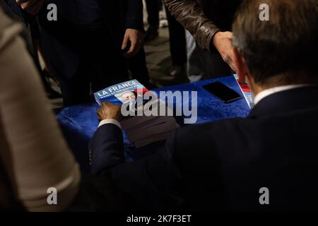 ©PHOTOPQR/VOIX DU Nord/PASCAL BONNIERE ; 02/10/2021 ; LILLE 2.10.2021 politique - Eric Zemmour etait a Lille Grand Palais pour Presenter son livre et tenir un Meeting devant 1500 personnes . Meeting qui fait presentir une candidature aux elections presidentielles 2022 .PHOTO PASCAL BONNIERE / LA VOIX DU Nord Stockfoto