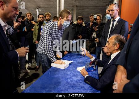 ©PHOTOPQR/VOIX DU Nord/PASCAL BONNIERE ; 02/10/2021 ; LILLE 2.10.2021 politique - Eric Zemmour etait a Lille Grand Palais pour Presenter son livre et tenir un Meeting devant 1500 personnes . Meeting qui fait presentir une candidature aux elections presidentielles 2022 .PHOTO PASCAL BONNIERE / LA VOIX DU Nord Stockfoto