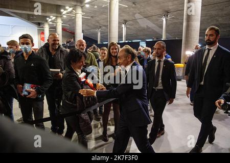 ©PHOTOPQR/VOIX DU Nord/PASCAL BONNIERE ; 02/10/2021 ; LILLE 2.10.2021 politique - Eric Zemmour etait a Lille Grand Palais pour Presenter son livre et tenir un Meeting devant 1500 personnes . Meeting qui fait presentir une candidature aux elections presidentielles 2022 .PHOTO PASCAL BONNIERE / LA VOIX DU Nord Stockfoto