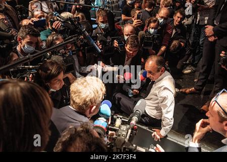 ©PHOTOPQR/VOIX DU Nord/PASCAL BONNIERE ; 02/10/2021 ; LILLE 2.10.2021 politique - Eric Zemmour etait a Lille Grand Palais pour Presenter son livre et tenir un Meeting devant 1500 personnes . Meeting qui fait presentir une candidature aux elections presidentielles 2022 .PHOTO PASCAL BONNIERE / LA VOIX DU Nord Stockfoto