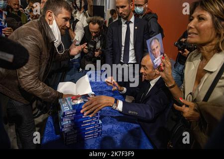 ©PHOTOPQR/VOIX DU Nord/PASCAL BONNIERE ; 02/10/2021 ; LILLE 2.10.2021 politique - Eric Zemmour etait a Lille Grand Palais pour Presenter son livre et tenir un Meeting devant 1500 personnes . Meeting qui fait presentir une candidature aux elections presidentielles 2022 .PHOTO PASCAL BONNIERE / LA VOIX DU Nord Stockfoto