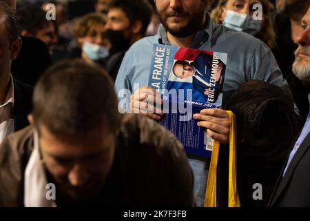 ©PHOTOPQR/VOIX DU Nord/PASCAL BONNIERE ; 02/10/2021 ; LILLE 2.10.2021 politique - Eric Zemmour etait a Lille Grand Palais pour Presenter son livre et tenir un Meeting devant 1500 personnes . Meeting qui fait presentir une candidature aux elections presidentielles 2022 .PHOTO PASCAL BONNIERE / LA VOIX DU Nord Stockfoto