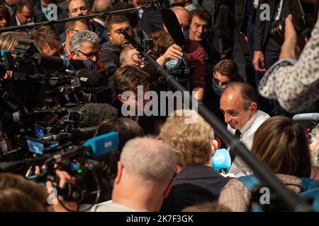 ©PHOTOPQR/VOIX DU Nord/PASCAL BONNIERE ; 02/10/2021 ; LILLE 2.10.2021 politique - Eric Zemmour etait a Lille Grand Palais pour Presenter son livre et tenir un Meeting devant 1500 personnes . Meeting qui fait presentir une candidature aux elections presidentielles 2022 .PHOTO PASCAL BONNIERE / LA VOIX DU Nord Stockfoto