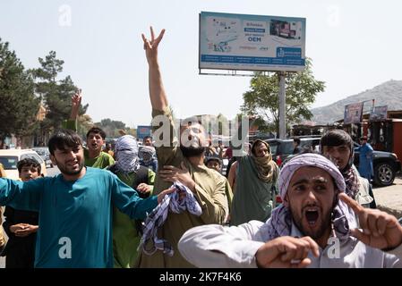 ©Adrien Vautier / Le Pictorium/MAXPPP - Le 7 septembre dans les rues de Kaboul, hommes et femmes ont repondu a l'Appel de soulevement national. Stockfoto