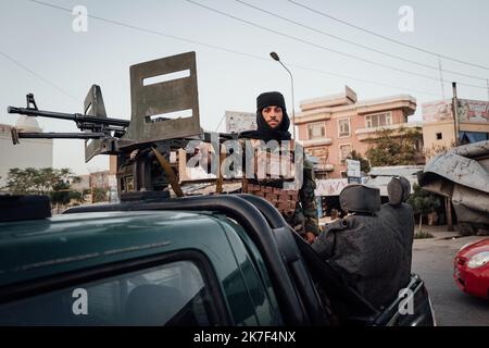 ©Adrien Vautier / Le Pictorium/MAXPPP - Ici a Mazar-e Charif, une Zone qui etait historiquement ralliee a l'Alliance du Nord du Commandant Massoud, les nouveaux Chefs du Pays sont partout dans les rues. Stockfoto