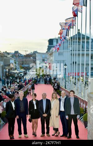 ©FRANCK CASTEL/MAXPPP - 32. Dinard British Film Festival - erster Tag. Die Jurymitglieder Eye Haidara, Paul Webster, Berenice Bejo, Mohamed Hamidi, Laura Smet, Jean des Forets, Finnegan Oldfield nehmen am 29. September 2021 am 1. Dinard British Film Festival 32. in Dinard, Frankreich, Teil. Stockfoto