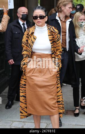 ©Pierre Teyssot/MAXPPP ; Gäste auf der Loewe Fashion Show SS 2022 Paris Fashion Week 2021 am 1. Oktober 2021 in Paris, Frankreich. Nichapat Suphap. â© Pierre Teyssot/Maxppp Stockfoto