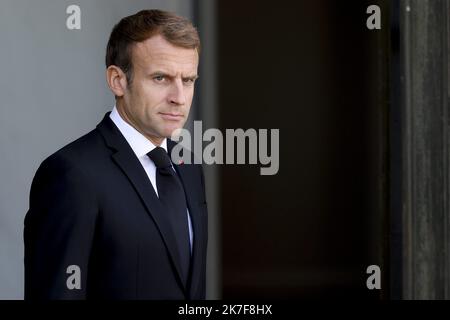 ©Sebastien Muylaert/MAXPPP - der französische Präsident Emmanuel Macron wartet im Elysée-Palast in Paris auf den Präsidenten Tadschikistans. 13.10.2021 Stockfoto