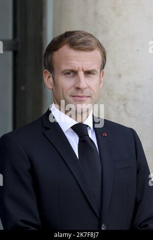 ©Sebastien Muylaert/MAXPPP - der französische Präsident Emmanuel Macron wartet im Elysée-Palast in Paris auf den Präsidenten Tadschikistans. 13.10.2021 Stockfoto