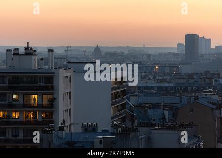 ©Sadak Souici / Le Pictorium/MAXPPP - Coucher de Soleil sur l'est de Paris. Stockfoto