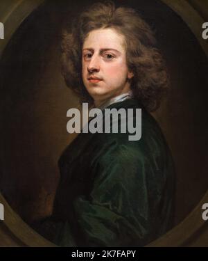 ©Active Museu/MAXPPP - ActiveMuseum 0003722.jpg / Sir Godfrey Kneller, autoportrait 1685 - / Godfrey Kneller / Peinture Active Museum / Le Pictorium 1 Personen, Künstler, Baronet (Adel), Blanche, Bluse (Kleidung), blaue Augen, Bourgeois, braune Haare, Kragen (Hemd), Grün, Jacke, Mann, Adel, von edler Geburt, Alte Jacke, Oval, Maler, Porträt, Profil, Selbstporträt, Hemd, Sir (Meister), Vertikal, Weiß ,17. Jahrhundert ,Malerei , Stockfoto