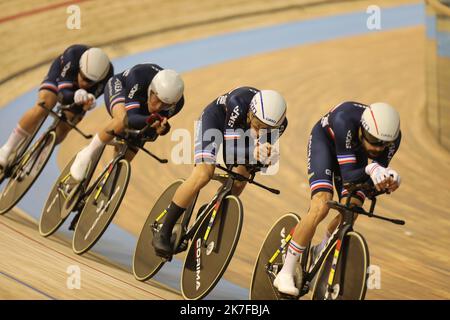 ©PHOTOPQR/LE COURRIER PICARD/HASLIN ; ROUBAIX ; 20/10/2021 ; Championnats du monde cyclisme sur Piste velodrome Jean Stablinski STAB velodrome de Roubaix L'equipe de France de poursuite par équipe hommes réalise le 2ème temps des qualifications avec Thomas Boudat Thomas Denis Valentin Tabellion et Benjamin Thomas Foto Fred HASLIN - die Weltmeisterschaften finden von 20 bis 24 statt Oktober 2021 Stockfoto