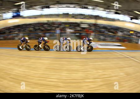 ©PHOTOPQR/LE COURRIER PICARD/HASLIN ; ROUBAIX ; 20/10/2021 ; Championnats du monde cyclisme sur Piste velodrome Jean Stablinski STAB velodrome de Roubaix L'equipe de France de poursuite par équipe hommes réalise le 2ème temps des qualifications avec Thomas Boudat Thomas Denis Valentin Tabellion et Benjamin Thomas Foto Fred HASLIN - die Weltmeisterschaften finden von 20 bis 24 statt Oktober 2021 Stockfoto