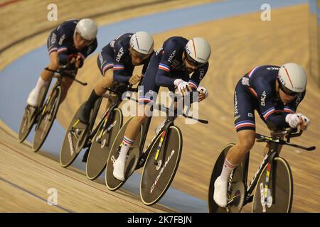 ©PHOTOPQR/LE COURRIER PICARD/HASLIN ; ROUBAIX ; 20/10/2021 ; Championnats du monde cyclisme sur Piste velodrome Jean Stablinski STAB velodrome de Roubaix L'equipe de France de poursuite par équipe hommes réalise le 2ème temps des qualifications avec Thomas Boudat Thomas Denis Valentin Tabellion et Benjamin Thomas Foto Fred HASLIN - die Weltmeisterschaften finden von 20 bis 24 statt Oktober 2021 Stockfoto