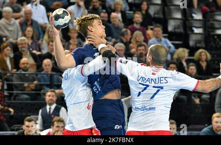 ©PHOTOPQR/LE MIDI LIBRE/JEAN MICHEL MART ; MONTPELLIER ; 20/10/2021 ; ARENA / HANDBALL COUPE D'EUROPE EHF LIGUE DES CHAMPIONS MONTPELLIER MHB ( EN BLEU) / MESHKOV BREST / WALLINIUS Stockfoto