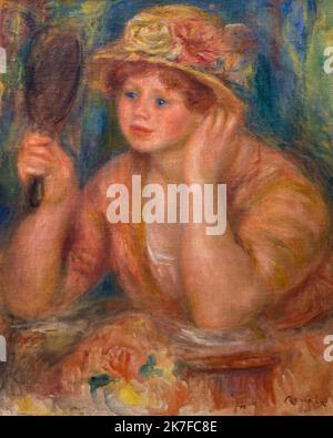 ©Active Museu/MAXPPP - ActiveMuseum 0006187.jpg / Jeune fille au miroir, Renoir reprend dans cette toile un Theme classique, celui de la femme au miroir et se confronte ainsi a ses predesseurs de la Renaissance, notamment venitiens tels Bellini, Titien, Tintoret Mais aussi a Rubens qu'il admirait pour son colorisme / Pierre-Auguste Renoir (Auguste Renoir) / Peinture Active Museum / Le Pictorium Blauer Hintergrund, Hand im Haar, Hut mit Blumen, Impressionismus, gelehnt (), Spiegel, Orange Kleid, Vertikal, Junge Frau, 19. Jahrhundert, Pierre-Auguste Renoir (Auguste Renoir), Malerei, Stockfoto