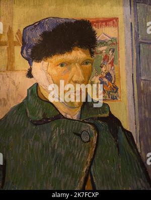 ©Active Museu/MAXPPP - ActiveMuseum 0006332.jpg / Autoportrait avec oreilles bandees Paul Gauguin rejoint van Goghh dans la ville d'Arles en novembre 1888, pour peindre Ensemble dans ce qu'appelle van Gogh 'le Studio du Sud', Mais ont rapidement increave a se disputer. Apres un Argument vicieux, van Gogh coupé son oreille gauche. CET autoportrait fait Party de ses premieren oeuvres apres cet-Vorfall. 1889 - / Vincent van Gogh / Peinture Active Museum / Le Pictorium Bandage (Synonym), schwarzhaarig, Kragen, Ohr, grün, Hut, Jacke, Malerei, Postmpressionismus, Profil 3/4, Zimmer, Selbstportrait Stockfoto