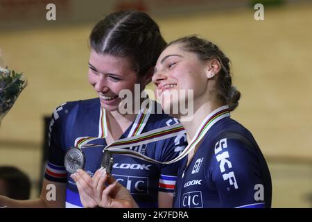 ©PHOTOPQR/LE COURRIER PICARD/HASLIN ; Roubaix ; 23/10/2021 ; 23/10/21 Championnats du monde cyclisme sur Piste velodrome Jean Stablinski de Roubaix Podium de l'epeuve de l'Americaine Madison femmes Clara COPPONI et Marie LE NET 2èmes Foto Fred HASLIN TRACK CYCLING ROUBAIX WORLD CHAMPIONSHIPS Stockfoto