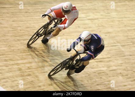 ©PHOTOPQR/LE COURRIER PICARD/HASLIN ; Roubaix ; 23/10/2021 ; 23/10/21 Championnats du monde cyclisme sur Piste velodrome Jean Stablinski de Roubaix 1/4 de finale de la vitesse hommes Sebastien VIGIER vs Mateusz RUDYK (POL) Foto Fred HASLIN TRACK CYCLING ROUBAIX WELTMEISTERSCHAFT Stockfoto