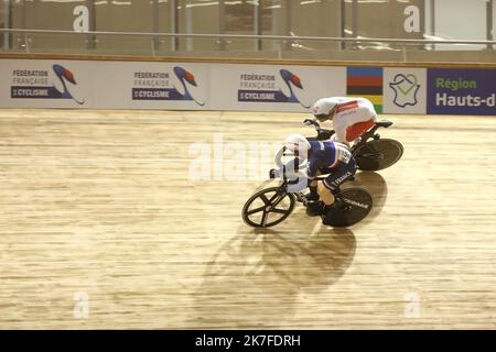 ©PHOTOPQR/LE COURRIER PICARD/HASLIN ; Roubaix ; 23/10/2021 ; 23/10/21 Championnats du monde cyclisme sur Piste velodrome Jean Stablinski de Roubaix 1/4 de finale de la vitesse hommes Sebastien VIGIER vs Mateusz RUDYK (POL) Foto Fred HASLIN TRACK CYCLING ROUBAIX WELTMEISTERSCHAFT Stockfoto