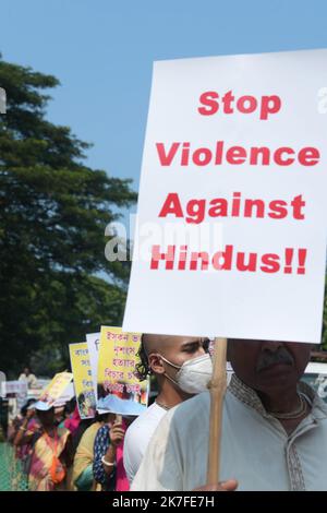 ©Abhisek Saha / Le Pictorium/MAXPPP - des pretes et des adeptes de l'ISKCON participent a une veille de priere pacifique pour protester contre l'attaque presumee du Temple ISKCON au Bangladesh et demander Justice pour les hindous et les minorites, devant le Bureau des Visa du Bangladesh a Agartala. Stockfoto