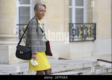 ©Julien Mattia / Le Pictorium/MAXPPP - Mme Elisabeth BORNE, Ministre du Travail, de l'Emploi et de l'Insertion en sortie du Conseil des Ministres, au Palais de l'Elysee le 03 novembre 2021. Stockfoto