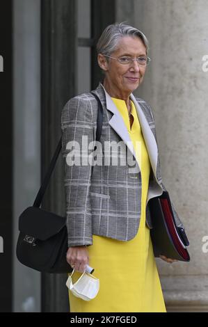 ©Julien Mattia / Le Pictorium/MAXPPP - Mme Elisabeth BORNE, Ministre du Travail, de l'Emploi et de l'Insertion en sortie du Conseil des Ministres, au Palais de l'Elysee le 03 novembre 2021. Stockfoto