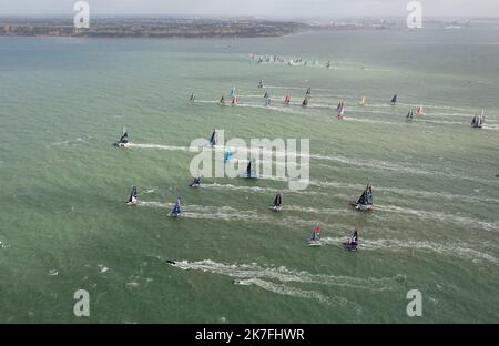 ©PHOTOPQR/OUEST FRANCE/DAVID ADEMAS / OUEST-FRANCE ; LE HAVRE ; 07/11/2021 ; 79 bateaux et 158 navigateurs ( en Duo ) ont pris le 7 Novembre 2021 à 13h27 , le départ de la 15 ème Transat Jacques Vabre 2021 . FOTO : DAVID ADEMAS / OUEST-FRANCE Beginn der Ausgabe 15. des Transat Jacques Vabre, Segelrennen von Le Havre, Frankreich nach Fort de France, Martinique, am 7. November 2021 Stockfoto