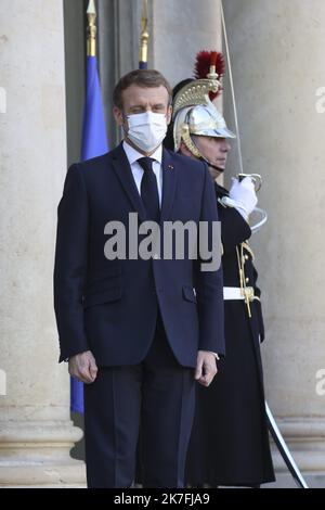 ©Sebastien Muylaert/MAXPPP - Frankreichs Präsident Emmanuel Macron vor dem Treffen mit dem nigerianischen Präsidenten im Elysee-Palast während eines offiziellen Besuchs in Paris. 10.11.2021 Stockfoto