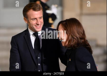 ©Julien Mattia / Le Pictorium/MAXPPP - le President Emmanuel Macron recevait au Palais de l'Elysee pour Diner la Vice-Presidente des Etats-Unis d'Amerique, Kamala Haris, am 10. November 2021 Stockfoto