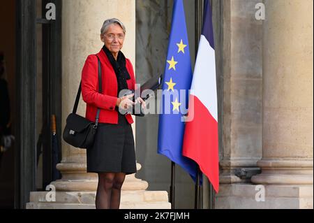 ©Julien Mattia / Le Pictorium/MAXPPP - Mme Elisabeth BORNE, Ministre du Travail, de l'Emploi et de l'Insertion en sortie du Conseil des Ministres, au Palais de l'Elysee le 10 novembre 2021. Stockfoto