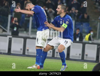 ©Laurent Lairys/MAXPPP - Jorginho und Leonardo Bonucci aus Italien während der FIFA Weltmeisterschaft 2022, Qualifikationsspiel der Gruppe C zwischen Italien und der Schweiz am 12. November 2021 im Stadio Olimpico in Rom, Italien - Foto Laurent Lairys /MAXPPP Stockfoto