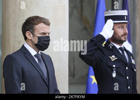 ©Sebastien Muylaert/MAXPPP - Frankreichs Präsident Emmanuel Macron, bevor er den ghanaischen Präsidenten im Elysee-Präsidentenpalast in Paris begrüßt hat. 17.11.2021 Stockfoto