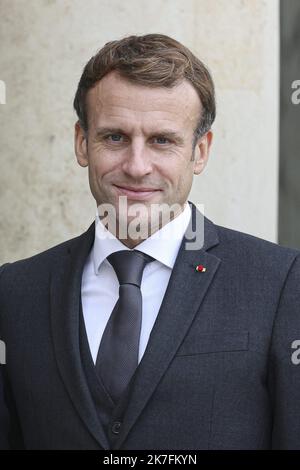 ©Sebastien Muylaert/MAXPPP - Frankreichs Präsident Emmanuel Macron, bevor er den ghanaischen Präsidenten im Elysee-Präsidentenpalast in Paris begrüßt hat. 17.11.2021 Stockfoto