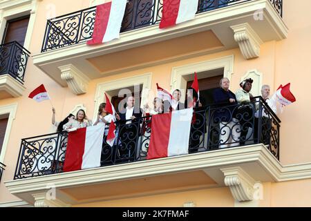 ©PHOTOPQR/NICE MATIN/CYRIL DODERGNY ; Monaco ; 19/11/2021 ; Monaco le 19/11/2021 - Fête Nationale Monégasque - Les Monégasques, venus en nombre, pour fêter et rendre Hommage à leur souverain. Monaco, 19. 2021. november. Die Einwohner von Monaco feiern ihren Prinzen und ihre Fürstenfamilie am Nationalfeiertag Stockfoto