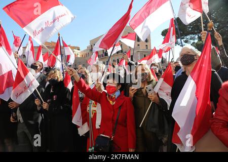 ©PHOTOPQR/NICE MATIN/CYRIL DODERGNY ; Monaco ; 19/11/2021 ; Monaco le 19/11/2021 - Fête Nationale Monégasque - Les Monégasques, venus en nombre, pour fêter et rendre Hommage à leur souverain. Monaco, 19. 2021. november. Die Einwohner von Monaco feiern ihren Prinzen und ihre Fürstenfamilie am Nationalfeiertag Stockfoto