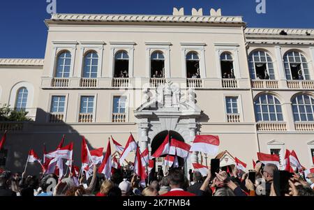 ©PHOTOPQR/NICE MATIN/CYRIL DODERGNY ; Monaco ; 19/11/2021 ; Monaco le 19/11/2021 - Fête Nationale Monégasque - Les Monégasques, venus en nombre, pour fêter et rendre Hommage à leur souverain. Monaco, 19. 2021. november. Die Einwohner von Monaco feiern ihren Prinzen und ihre Fürstenfamilie am Nationalfeiertag Stockfoto