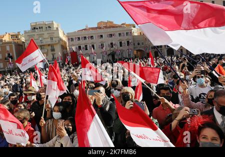 ©PHOTOPQR/NICE MATIN/CYRIL DODERGNY ; Monaco ; 19/11/2021 ; Monaco le 19/11/2021 - Fête Nationale Monégasque - Les Monégasques, venus en nombre, pour fêter et rendre Hommage à leur souverain. Monaco, 19. 2021. november. Die Einwohner von Monaco feiern ihren Prinzen und ihre Fürstenfamilie am Nationalfeiertag Stockfoto