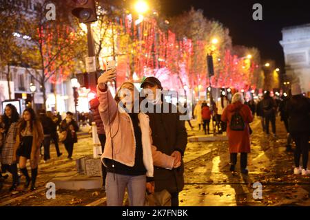 ©PHOTOPQR/LE PARISIEN/Olivier Lejeune ; Paris 21/11/2021 ILLUMINATIONS DE NOEL DES CHAMPS ELYSEE Xmas Illuminations of the Champs Elysee in Paris , Frankreich , on nov 21. 2021 Stockfoto