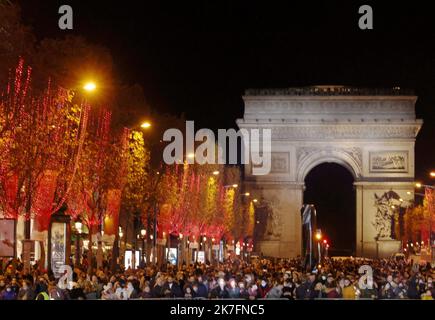 ©PHOTOPQR/LE PARISIEN/Olivier Lejeune ; Paris 21/11/2021 ILLUMINATIONS DE NOEL DES CHAMPS ELYSEE Xmas Illuminations of the Champs Elysee in Paris , Frankreich , on nov 21. 2021 Stockfoto