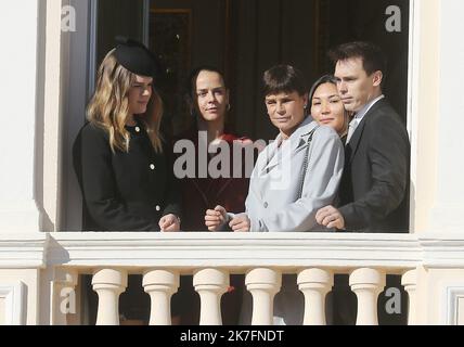 ©PHOTOPQR/NICE MATIN/CYRIL DODERGNY ; Monaco ; 19/11/2021 ; Monaco le 19/11/2021 - Fête Nationale Monégasque - la Princesse Stéphanie, ses enfants Camille Gottlieb, Pauline Ducruet, Louis Ducruet et son epouse Marie Chevallier Monaco, nov 19. 2021. Nationalfeiertag in Monaco. Balkonzeremonie mit fürstlicher Familie Stockfoto