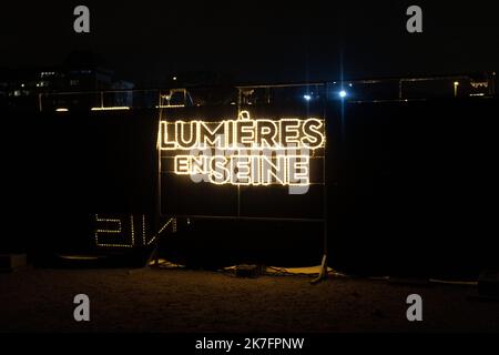 ©Maryne Djouri / Le Pictorium/MAXPPP - Maryne Djouri / Le Pictorium - 25/11/2021 - Frankreich / Ile-de-France / Ile-de-France - Les eclairages de Noel dans le domaine national de Saint-Cloud dans les Hauts de seine pour 'Lumiere en seine'. / 25/11/2021 - Frankreich / Ile-de-France (Region) / Ile-de-France (Region) - Weihnachtslichter im nationalen Gebiet von Saint-Cloud im Hauts de seine für 'Lumiere en seine'. Stockfoto
