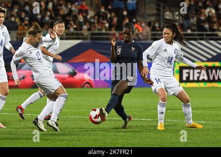 ©PHOTOPQR/LE TELEGRAM/Nicolas Creach ; ; 26/11/2021 ; FOTO Nicolas Creach / LE TELEGRAMM. RUGBY (56) Stade La Rabine ( Vannes ) LE 26112021 FRANKREICH - KASACHSTAN (FRAUEN - Eliminatoires Coupe du Monde 2023) Viviane Asseyi ( Frankreich ) Stockfoto