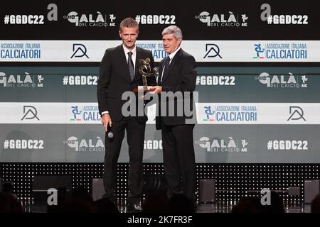 Daniele Orsato wurde am 17. Oktober 2022 im Rahmen der Gran Gala del Calcio AIC 2022 auf der Rho Fiera Milano, Mailand, Italien, zum besten Schiedsrichter 2021/22 gekürt Stockfoto