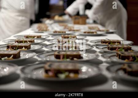 ©PHOTOPQR/LE PROGRES/Joël PHILIPPON - Collonges-au-Mont-d'Or 29/11/2021 - pâté croute championnat du monde. 29. November 2021 -Championnat du monde de pâté croute 2021. - Collonges au Mont d'Or, Frankreich, november 29. 2021 . Französische Gastronomie. Weltmeisterschaft Pâté Croute Stockfoto