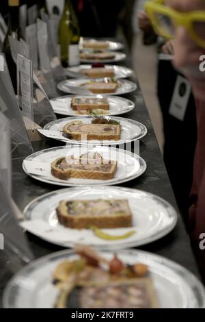 ©PHOTOPQR/LE PROGRES/Joël PHILIPPON - Collonges-au-Mont-d'Or 29/11/2021 - pâté croute championnat du monde. 29. November 2021 -Championnat du monde de pâté croute 2021. - Collonges au Mont d'Or, Frankreich, november 29. 2021 . Französische Gastronomie. Weltmeisterschaft Pâté Croute Stockfoto