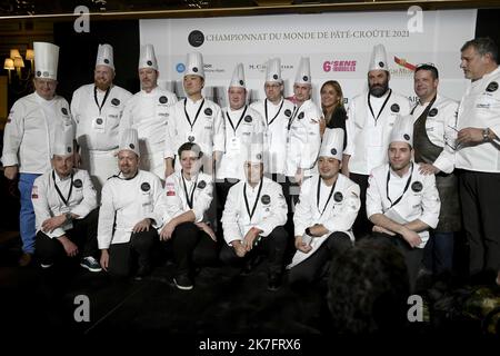 ©PHOTOPQR/LE PROGRES/Joël PHILIPPON - Collonges-au-Mont-d'Or 29/11/2021 - pâté croute championnat du monde. 29 novembre 2021 -Tous les candidats. - Collonges au Mont d'Or, Frankreich, november 29. 2021 . Französische Gastronomie. Weltmeisterschaft Pâté Croute Stockfoto