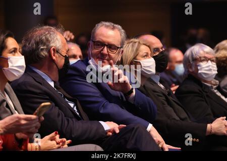 ©PHOTOPQR/LE PARISIEN/Olivier Lejeune ; Paris ; 29/11/2021 ; «Ensemble citoyens !» : La majorité lancera sa «maison commune» Les responsables de LREM et des parts alliés ont prévu de se réunir lors d'un Meeting à la Maison de la Mutualité, pour mettre en scène leur Union en attendant la candidature d'EmmanuelMacron Richard Ferrand Paris, Frankreich, nov 29. 2021. LREM-Politik während eines Treffens, um die nicht angemeldete Anwendung EmmanuelMacrons bei den Präsidentschaftswahlen zu unterbinden Stockfoto